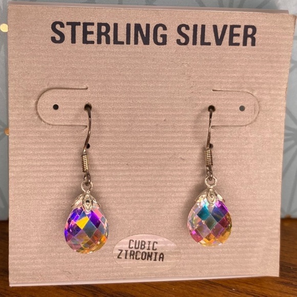 NWT Faceted Iridescent Drop Earrings - Picture 6 of 9